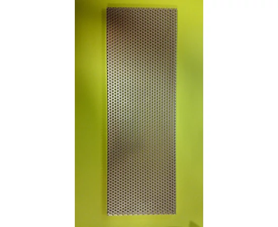 PERFORÁLT LEMEZ FALRA SZERELHETŐ 97 cm X 28 cm
